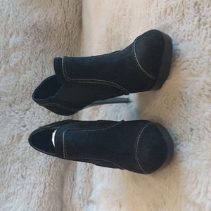 Charles David, size 6, black